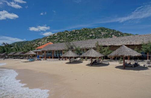 Phuoc Diem Resort | Hòn Cò Resort - Beachfront Bliss in Cà Ná