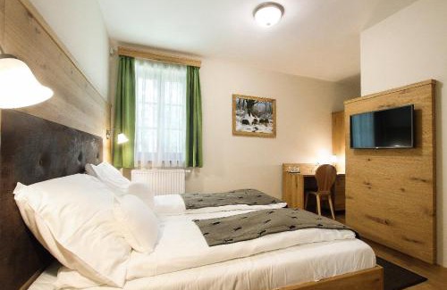 Bakonyszentlaszlo Hotel | Pet-Friendly Hódoséri Vadászház with Top Guest Ratings