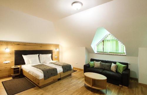 Bakonyszentlaszlo Hotel | Pet-Friendly Hódoséri Vadászház with Top Guest Ratings