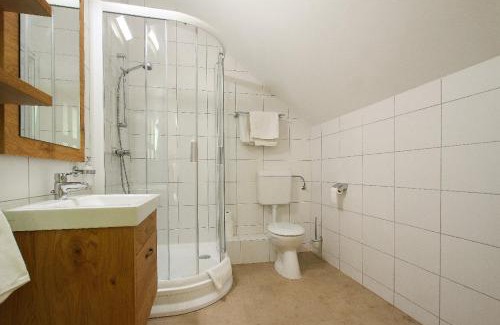 Bakonyszentlaszlo Hotel | Pet-Friendly Hódoséri Vadászház with Top Guest Ratings