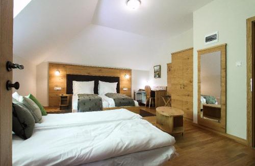 Bakonyszentlaszlo Hotel | Pet-Friendly Hódoséri Vadászház with Top Guest Ratings
