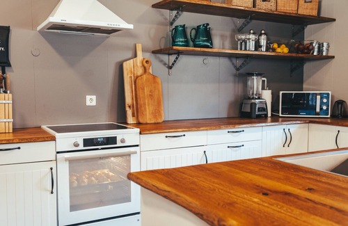 Siglufjorður Cabin | Hóll Adventure House: Ideal Retreat for Group Getaways