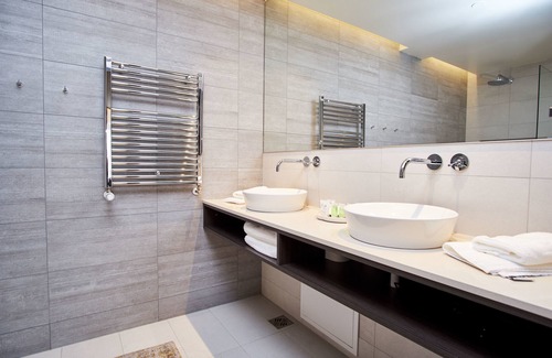 Innri-Njarthvik Hotel | Discover Comfort at Hótel Berg - 4-Star Retreat with Spa