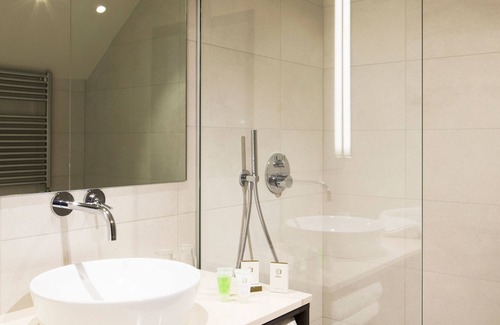Innri-Njarthvik Hotel | Discover Comfort at Hótel Berg - 4-Star Retreat with Spa