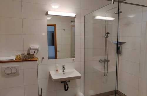 Borgarbyggd Hotel | Experience Hótel Borgarnes: Rated 8.8/10 with Family Amenities