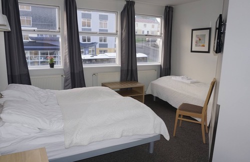 Borgarbyggd Hotel | Experience Hótel Borgarnes: Rated 8.8/10 with Family Amenities