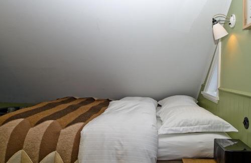 Stykkisholmur Hotel | Discover Hótel Egilsen: Family-Friendly Stay with Hot Tub