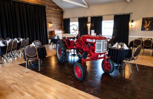 Rangarþing eystra Hotel | Discover Hótel Fljótshlíd: Pool and Restaurant Await