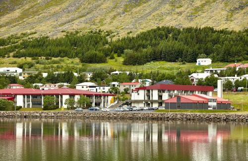 Isafjordur Hotel | Relax at Hótel Torfnes: Pet & Child Friendly Getaway