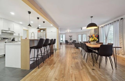 Notre-Dame-de-Lourdes Ski Chalet | Relaxing Retreat at Hôtel à la maison - Le Louis Philippe II