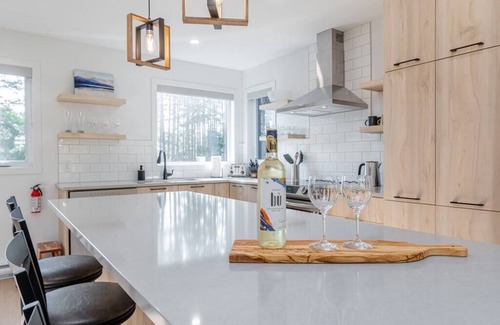 Beaupre House | Experience Ocean Views at Hôtel à la maison - Le Sanctuaire
