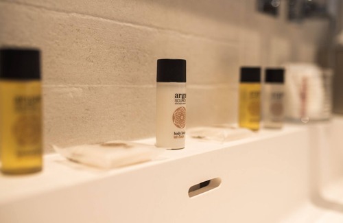 Saint Tronquet Business Park Hotel | Indulgent Hôtel 1770 & Spa: Rated 10/10 with Pool & Dining