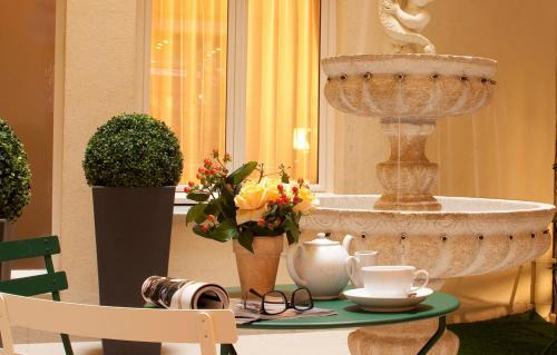 Les Halles Hotel | Discover Hôtel 85 Saint Honore: Family-Friendly Comfort