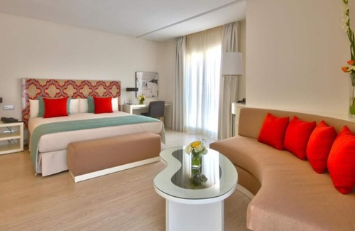El Ensanche Hotel | Relax at Hôtel al Mandari with Oceanfront Views & Spa