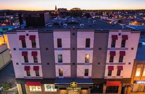 Rouyn-Noranda Hotel | Discover Hôtel Albert par G5: Pet Friendly & Family-Centric