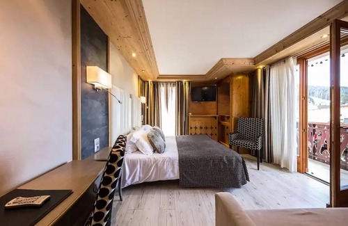 Les Gets Hotel | Hôtel Alpina: Guest Rated 9.4 with Spa and Pool Amenities