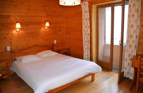 Montgenevre Hotel | Discover Hôtel Alpis Cottia: Pet-Friendly and Welcoming Stay