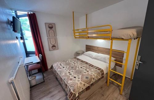 Saint-Francois d'Assise Hotel | Pet-Friendly Hôtel Amarante with Kitchenette Amenities