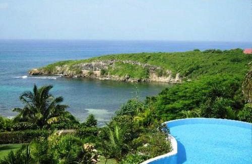 Saint-Francois Hotel | Oceanfront Hôtel Amaudo: 4-Star Stay with Pool & Views