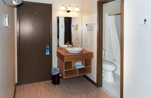 Carleton-sur-Mer Hotel | Relax at Hôtel Aquamer: Spa Retreat with Breakfast Included