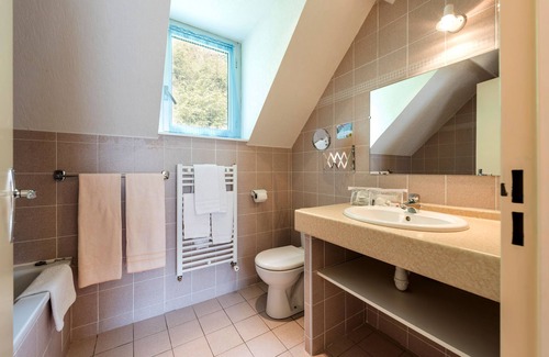 Luz-Saint-Sauveur Hotel | Discover Hôtel Ardiden: Spa Retreat with Family-Friendly Amenities