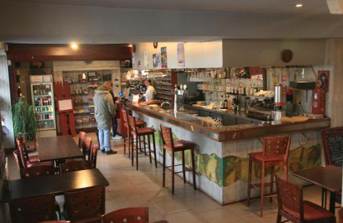 Neuvy-sur-Barangeon Hotel | Pet-Friendly Retreat at Hôtel Au Bord du Monde