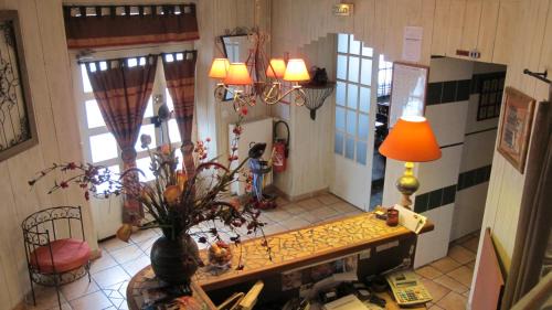 Neuvy-sur-Barangeon Hotel | Pet-Friendly Retreat at Hôtel Au Bord du Monde