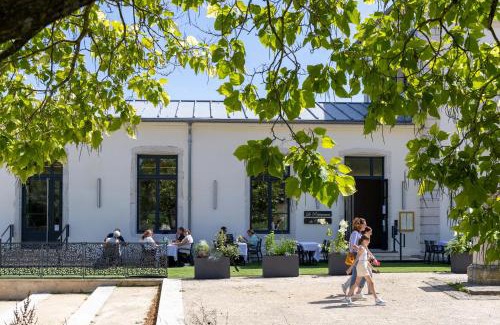 Vandoeuvre-les-Nancy Hotel | Charming Hôtel Au Château: Family-Friendly with Restaurant