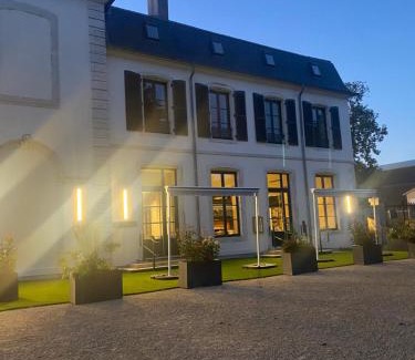 Vandoeuvre-les-Nancy Hotel | Charming Hôtel Au Château: Family-Friendly with Restaurant