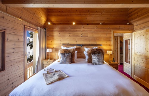 Cognet Hotel | Discover Hôtel Au Chamois d'Or: 5-Star Comfort & Spa