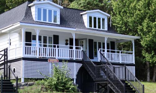 Pointe-au-Pic Hotel | Inviting Hôtel au Petit Berger with Ocean Views & Pool