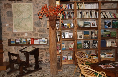 Laguiole Hotel | Pet-Friendly Hôtel Auberge du Combaïre with Great Reviews
