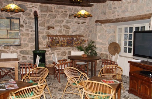 Laguiole Hotel | Pet-Friendly Hôtel Auberge du Combaïre with Great Reviews