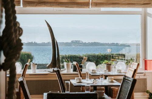 Roscoff Hotel | Oceanfront Hôtel Aux Tamaris with Stunning Sea Views
