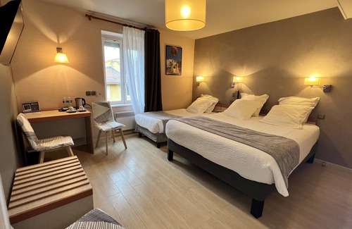 Tournon-sur-Rhone Hotel | Explore Hôtel Azalées: Family-Friendly with Great Amenities