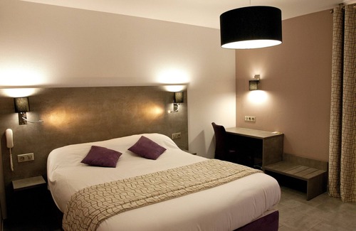 Tournon-sur-Rhone Hotel | Explore Hôtel Azalées: Family-Friendly with Great Amenities