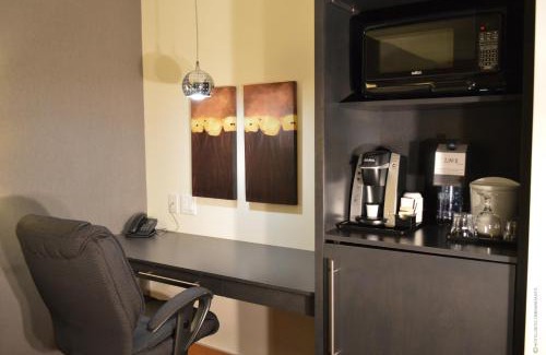 Gaspe Hotel | Discover Hôtel Baker: 4-Star Comfort with Family-Friendly Amenities
