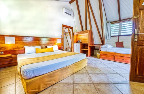 Trois-Ilets Hotel | Relaxing Hôtel Bambou & Spa with Pool and Ocean Views