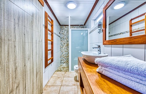 Trois-Ilets Hotel | Relaxing Hôtel Bambou & Spa with Pool and Ocean Views