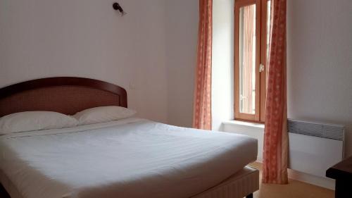 La Malene Hotel | Pet-Friendly Hôtel-Bar l'Embarcadère with Great Amenities
