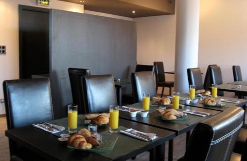 Saint-Die Hotel | Cozy Hôtel Bar le Globe: Family & Pet-Friendly Getaway