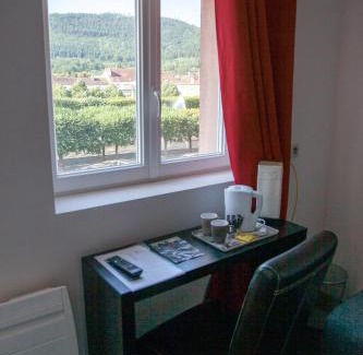 Saint-Die Hotel | Cozy Hôtel Bar le Globe: Family & Pet-Friendly Getaway