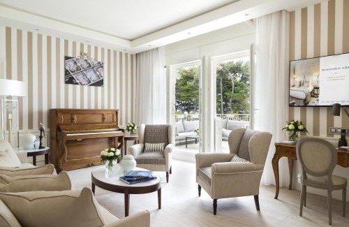 La Baule-Escoublac Hotel | Elegant Hôtel Barrière Le Royal La Baule with Ocean Views