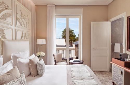 La Baule-Escoublac Hotel | Elegant Hôtel Barrière Le Royal La Baule with Ocean Views