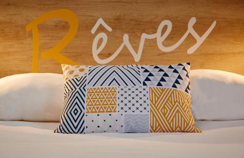 Valenciennes Hotel | Pet-Friendly Hôtel Baudouin with Oceanfront Views