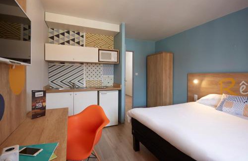Valenciennes Hotel | Pet-Friendly Hôtel Baudouin with Oceanfront Views