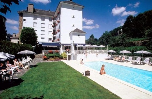 Chaudes-Aigues Hotel | Experience Comfort at Hôtel Beauséjour with Ocean Views