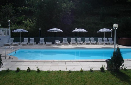Chaudes-Aigues Hotel | Experience Comfort at Hôtel Beauséjour with Ocean Views