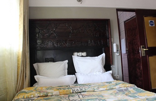 Bonaberi Hotel | Hôtel Belavie: Family-Friendly Stay with Pool & Restaurant