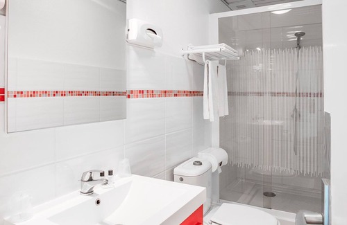Pontaillac Hotel | Discover Comfort at Hôtel Belle Vue with Spa & Dining